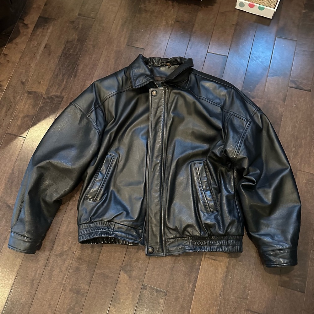 Danier Men’s Lined Black Leather Jacket Size Large